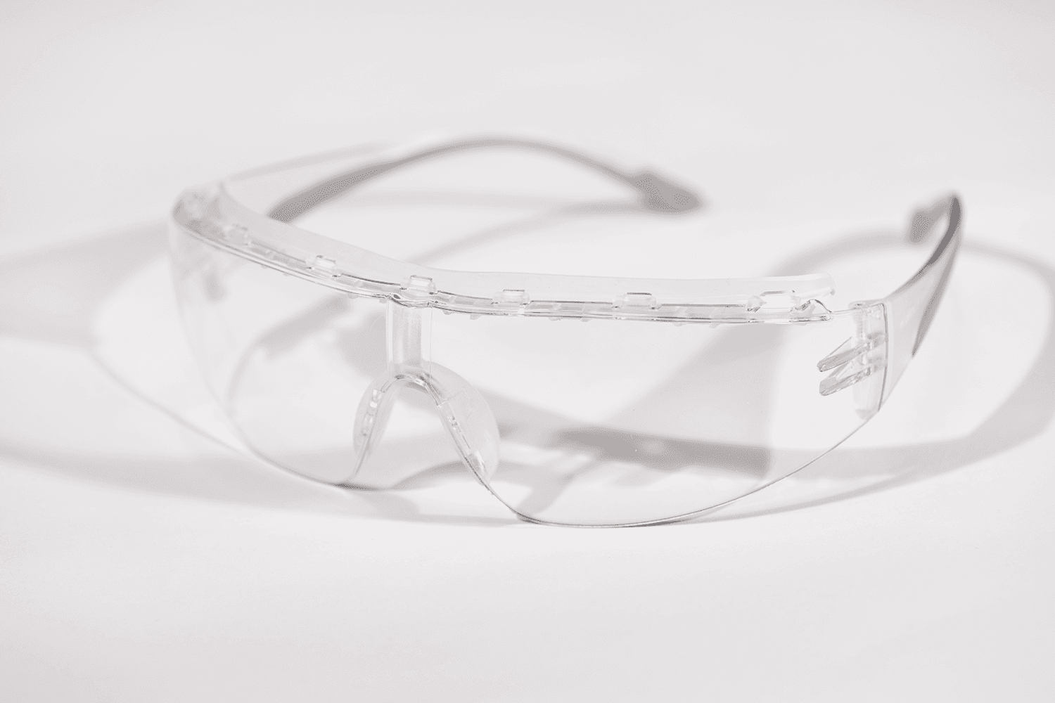 Хамгаалалтын тунгалаг шил